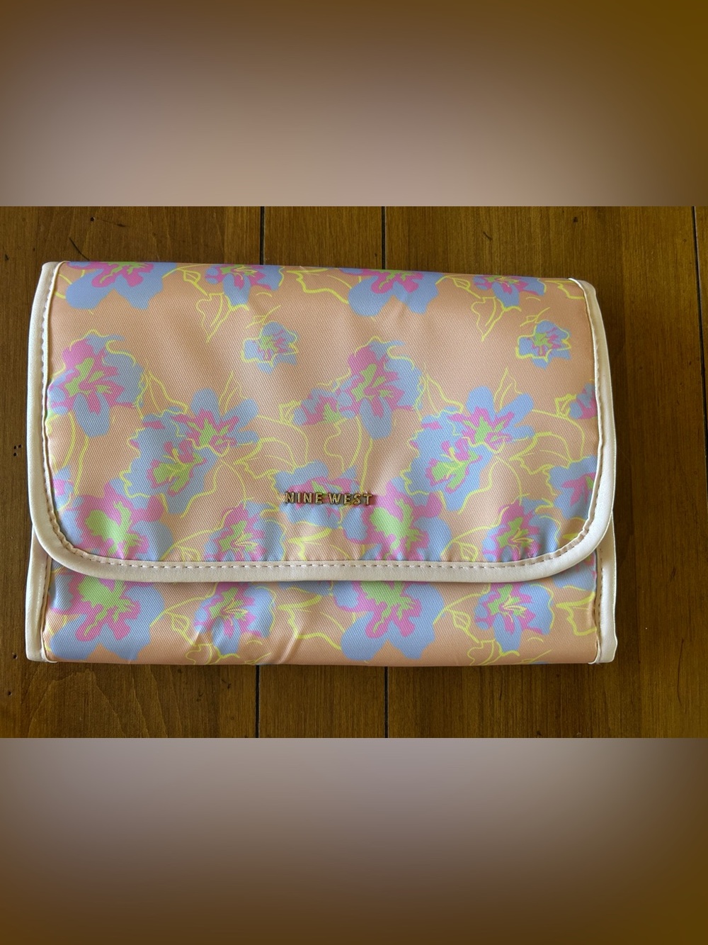 Nine West travel toiletry case with hanger